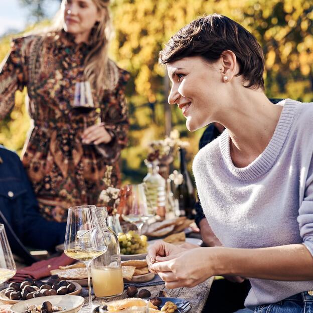 Three people are enjoying an outdoor Törggelen